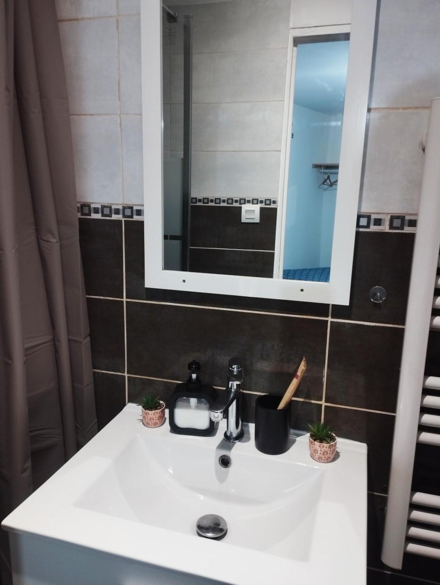 Appartement Avec Cour Plein Centre Фоа Екстериор снимка